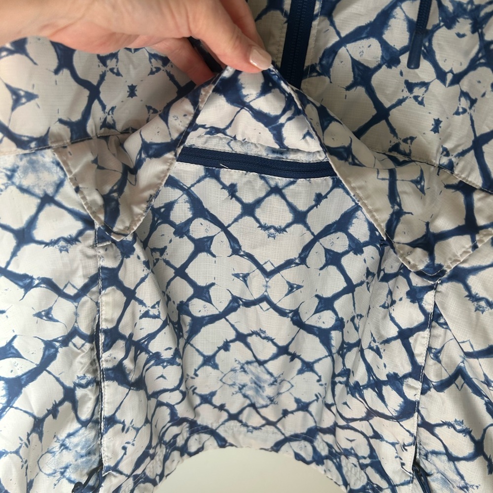 The North Face Windbreaker Pullover Pocket in Front Women’s Medium Blue Pattern - Picture 11 of 13